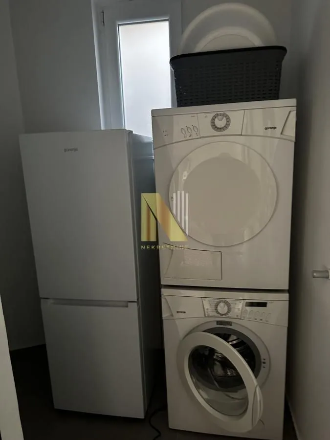 Izdavanje, trosoban stan, 110m², Centar, Novi Sad