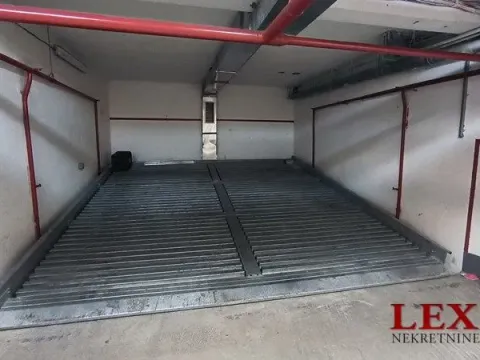 Sale, parking/garage, 14m², Čubura, Beograd