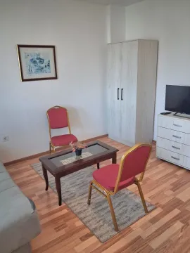 Rent, studio apartment, 35m², Pejton, Podgorica - image 2