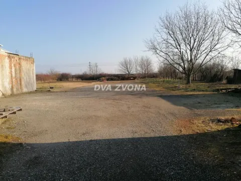 View of the spacious yard and surrounding landscape with trees. - image 27
