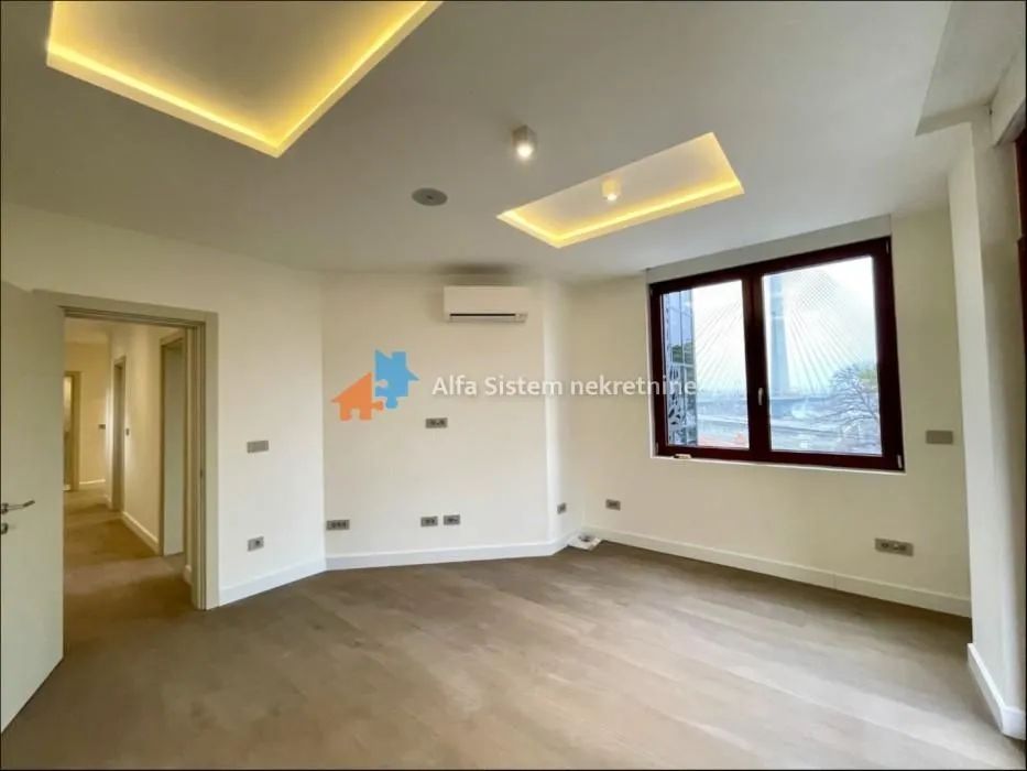Izdavanje, četvorosoban stan, 174m², Savski Venac, Beograd