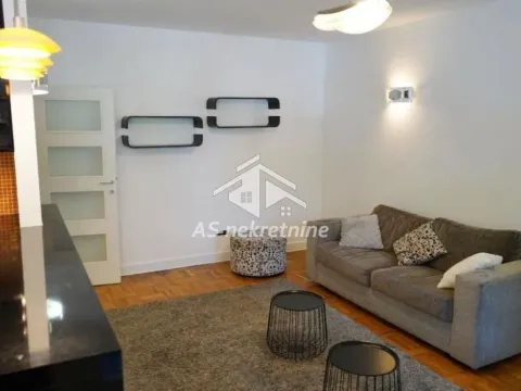 Izdavanje, trosoban stan, 70m², Novi Beograd Sve Podlokacije, Beograd