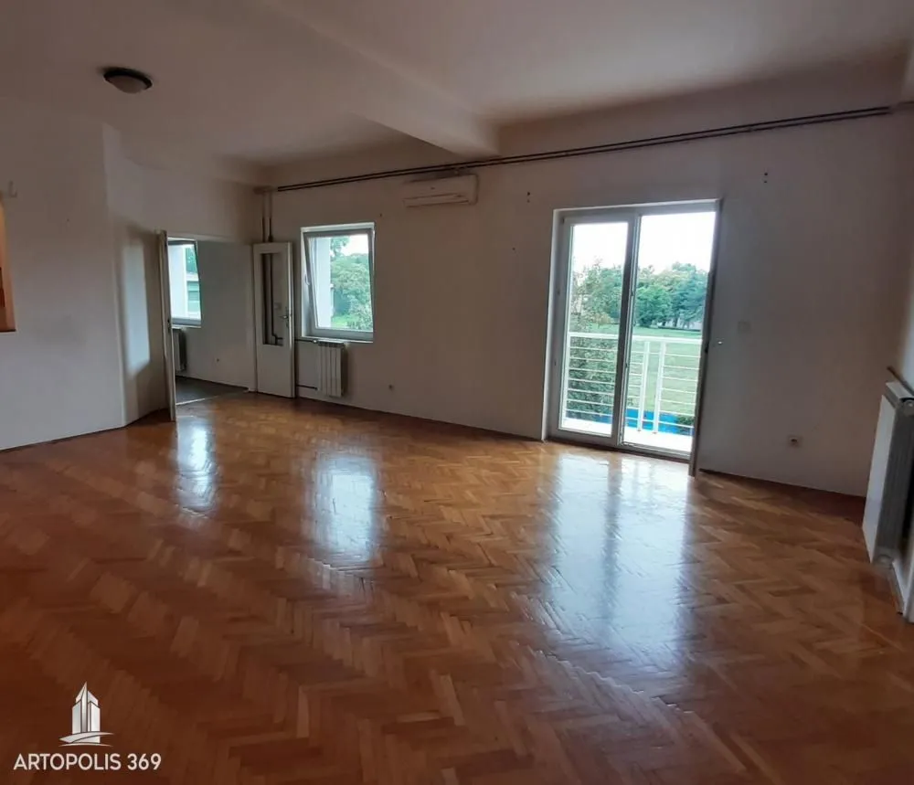 Izdavanje, trosoban stan, 70m², Savski Venac, Beograd