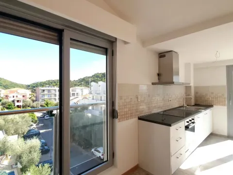 Sale, three bedroom apartment, 171m², Petrovac, Budva - image 11