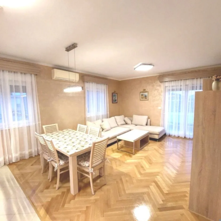 Izdavanje, dvosoban stan, 88m², City Kvart, Podgorica