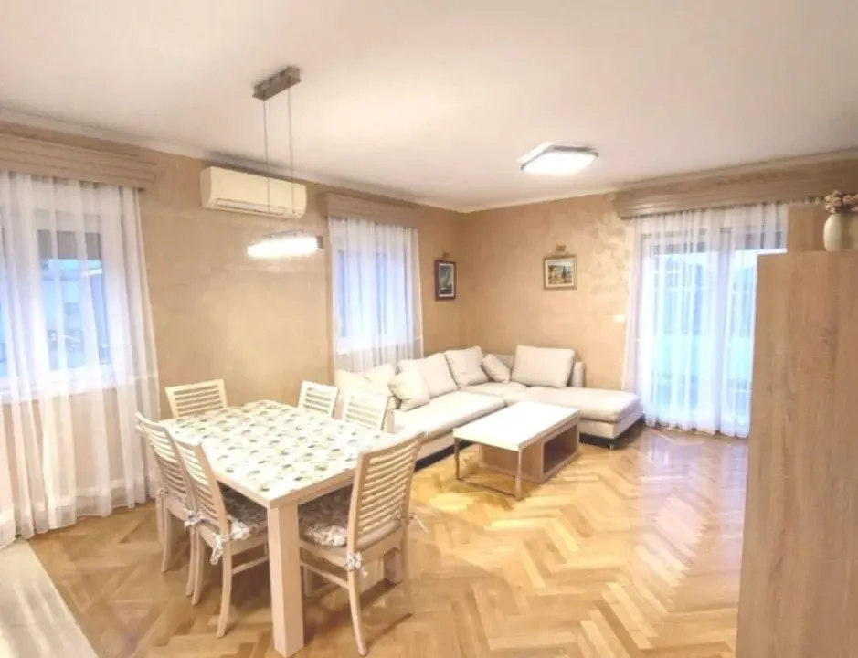 Izdavanje, dvosoban stan, 88m², City Kvart, Podgorica