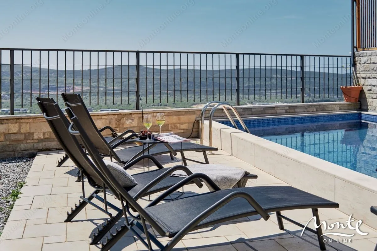 Prodaja, kuća, 220m², Tivat, Crna Gora