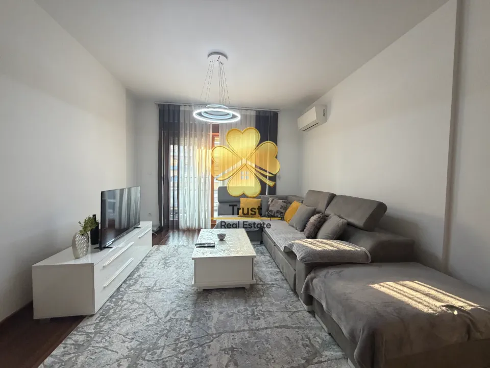 Izdavanje, jednosoban stan, 50m², Master Kvart, Podgorica