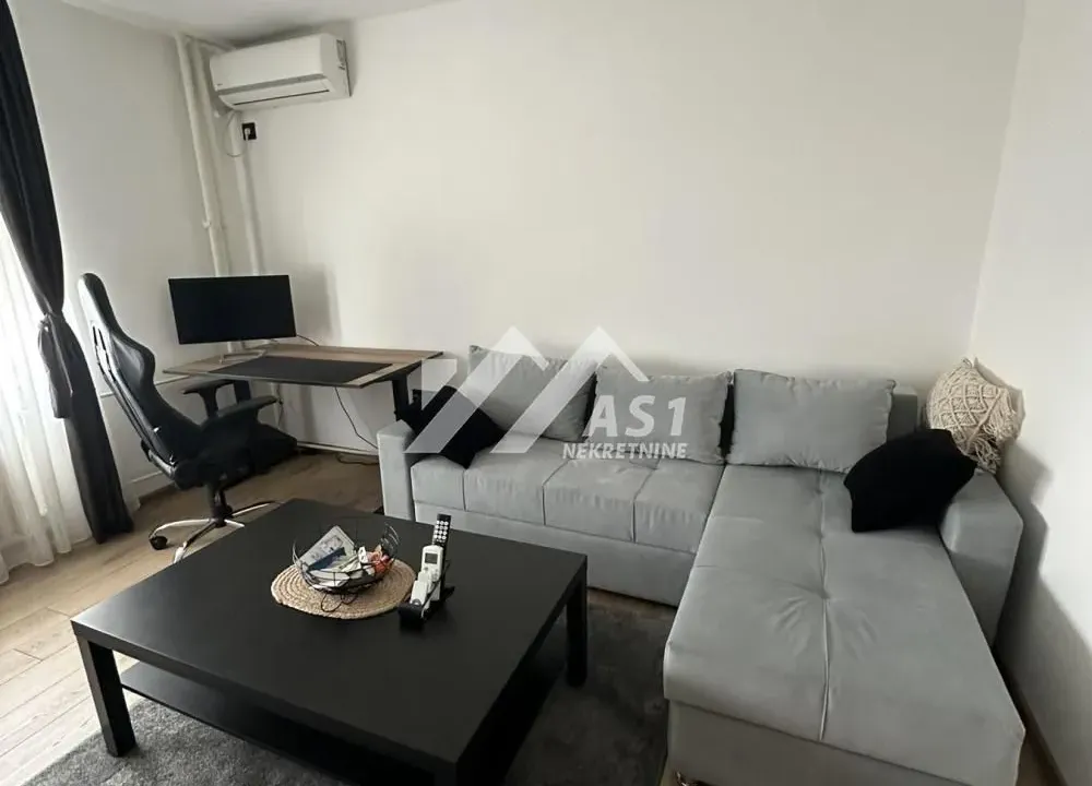 Izdavanje, jednosoban stan, 33m², Bulevar Oslobodjenja, Novi Sad Sve Podlokacije
