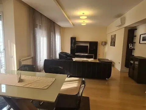 Stan in Vračar Hram