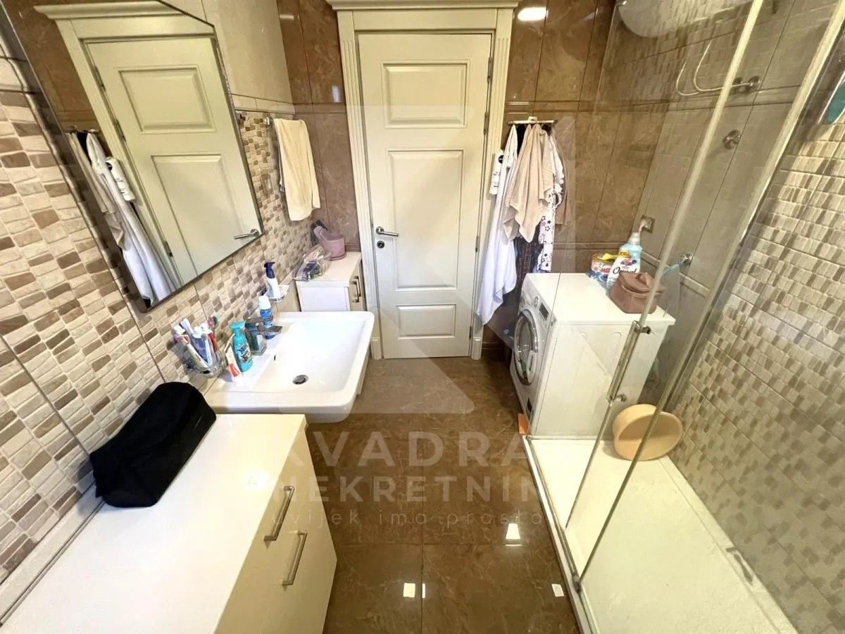 Prodaja, trosoban stan, 100m², 1 maj, Podgorica