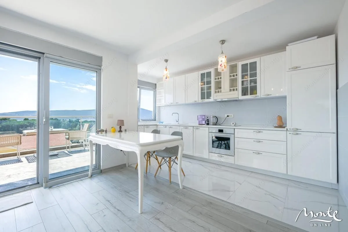 Sale, three bedroom apartment, 116m², Tivat, Crna Gora