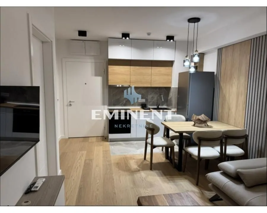 Izdavanje, dvosoban stan, 33m², Novi Beograd Blok 65, Novi Beograd Sve Podlokacije