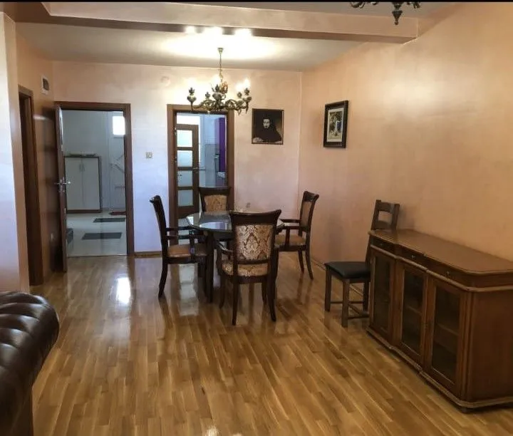 Izdavanje, kuća, 220m², Konik, Podgorica