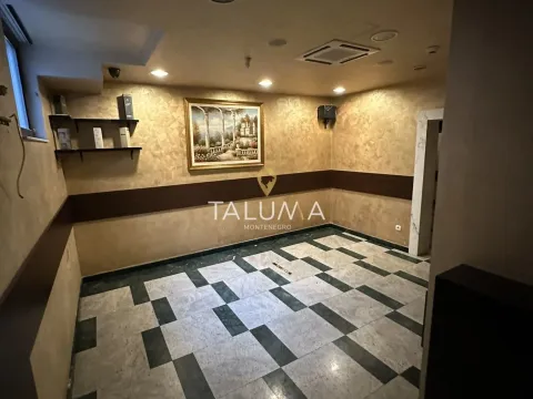 Izdavanje, poslovni prostor, 170m², Stari Aerodrom, Podgorica - image 9