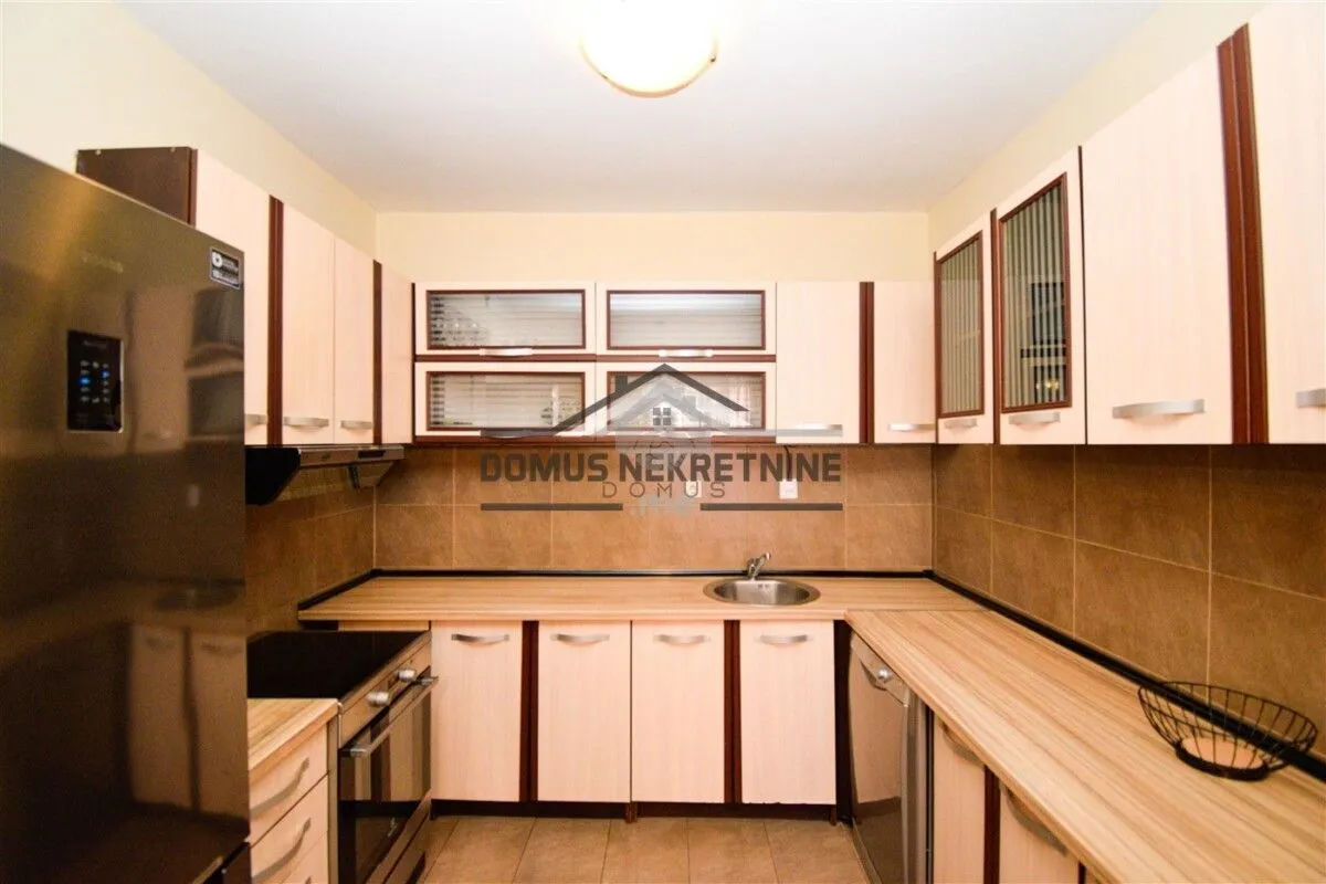 Rent, house, 180m², Donja Gorica, Podgorica
