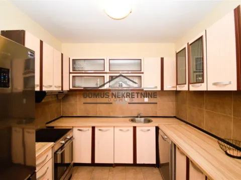 Izdavanje, kuća, 180m², Donja Gorica, Podgorica - image 10