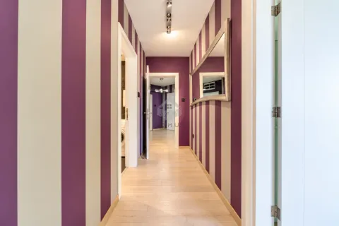 Izdavanje, trosoban stan, 140m², Preko Morače, Podgorica - image 11