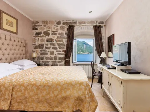 Rent, house, 2117m², Kotor, Crna Gora - image 28