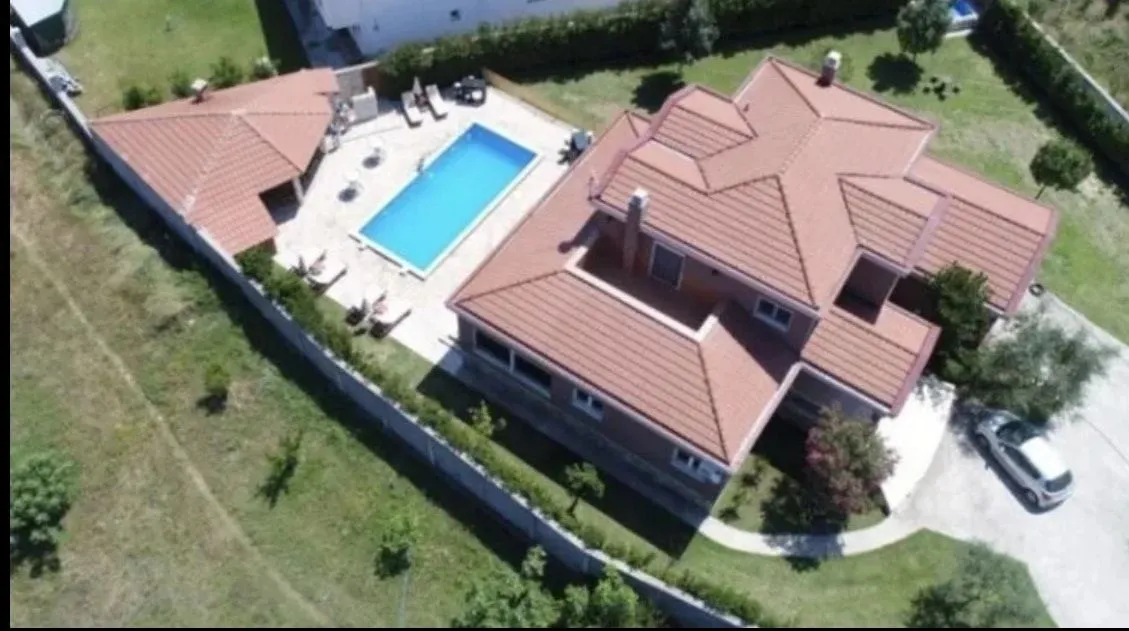 Izdavanje, kuća, 330m², Golubovci, Podgorica