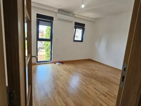 Izdavanje, jednosoban stan, 50m², Momišići, Podgorica - image 7