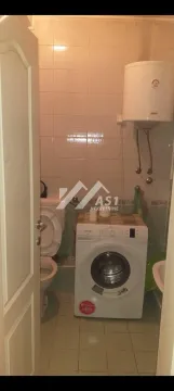 Manje kupatilo sa veš mašinom, wc šoljom i bojlerom. - image 7