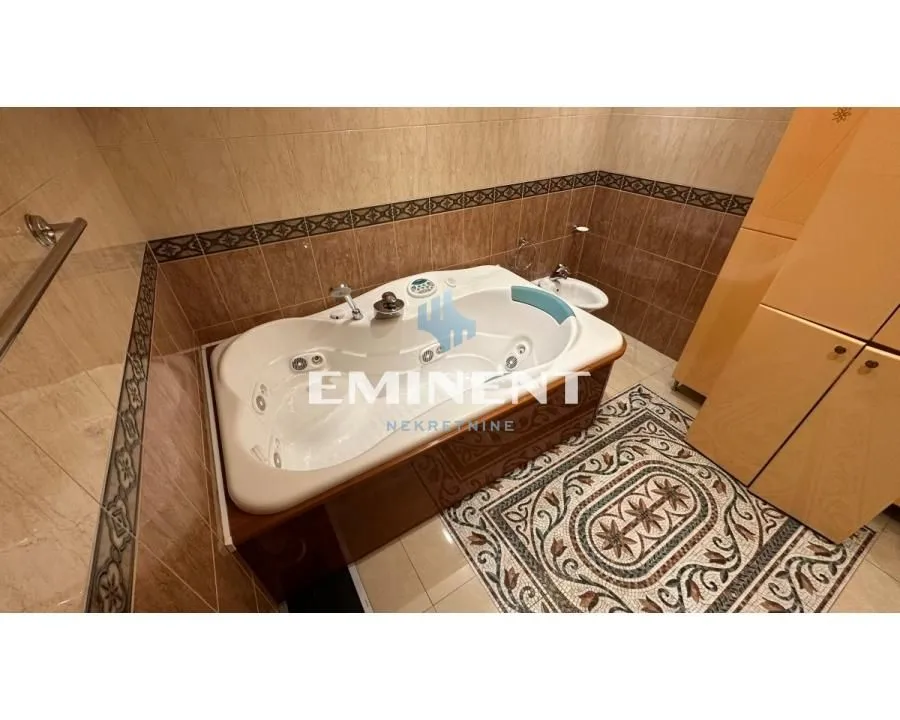 Izdavanje, trosoban stan, 140m², Stari Grad, Beograd