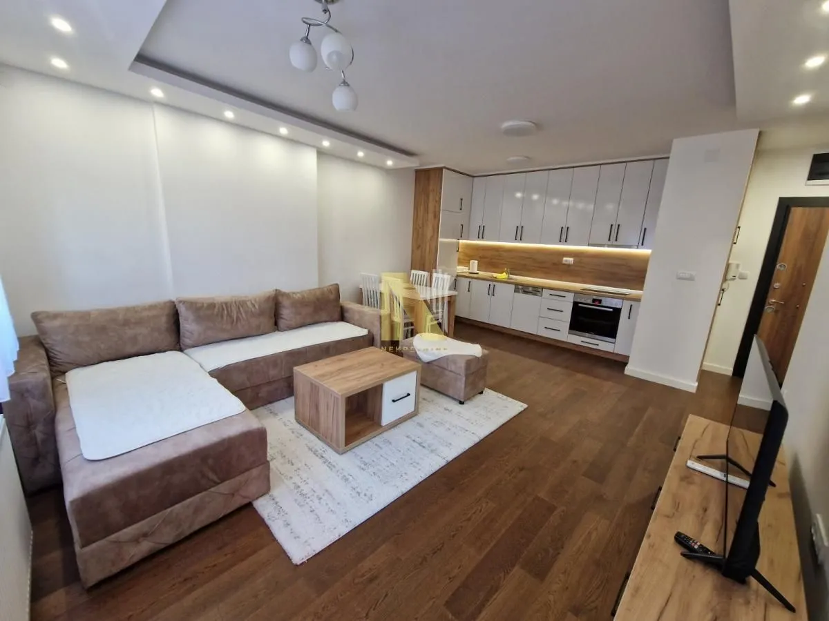 Izdavanje, dvosoban stan, 45m², Salajka, Novi Sad Sve Podlokacije