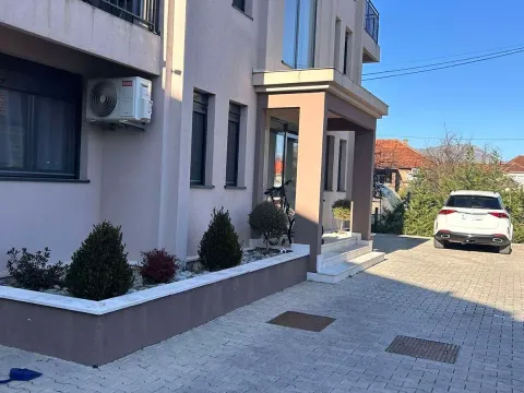 Izdavanje, četvorosoban stan, 150m², Tološi, Podgorica - image 20