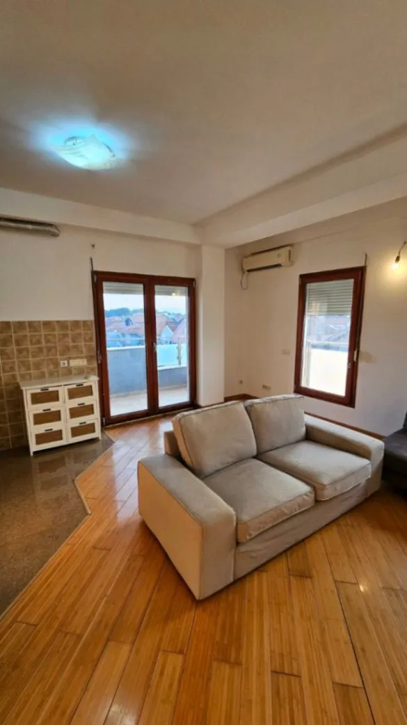 Izdavanje, dvosoban stan, 64m², Stari Aerodrom, Podgorica