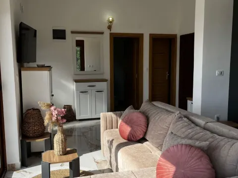 Izdavanje, kuća, 63m², Krimovica, Kotor - image 11