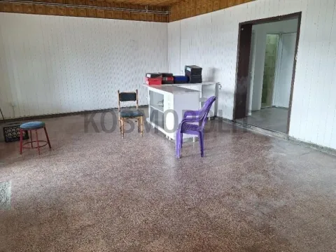 Rent, office space, 90m², Resnik, Beograd - image 1