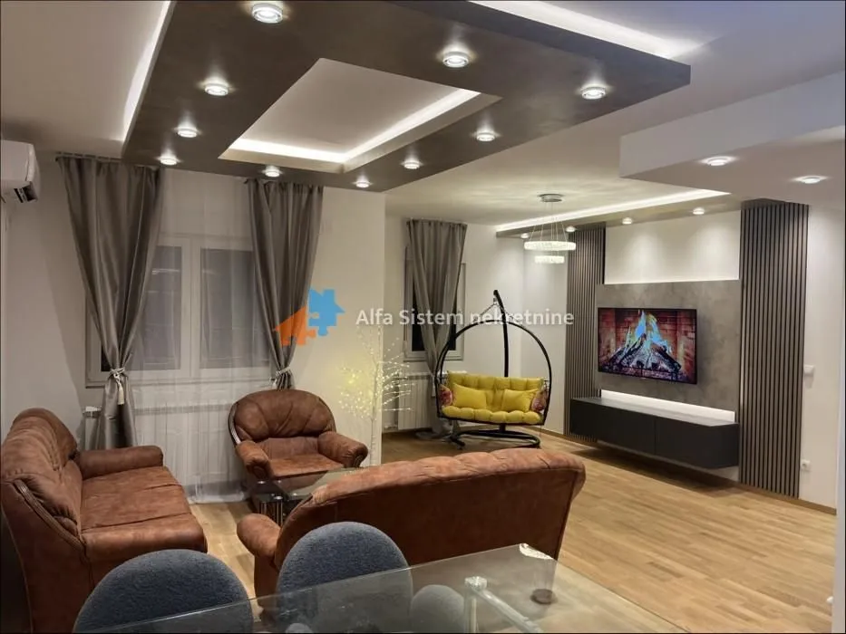 Izdavanje, trosoban stan, 83m², Vidikovački venac, Rakovica