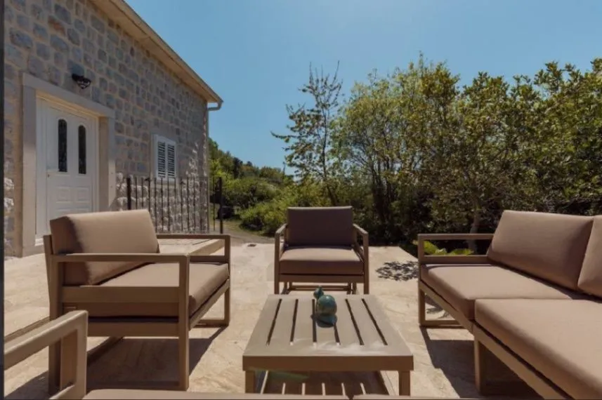 Rent, house, 200m², Brajići, Budva