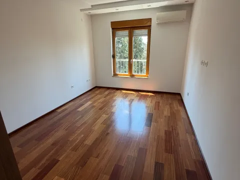 Rent, three bedroom apartment, 100m², Centar, Podgorica - image 2