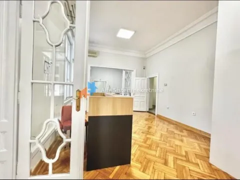 Izdavanje, stan, 250m², Stari Grad, Beograd - image 13
