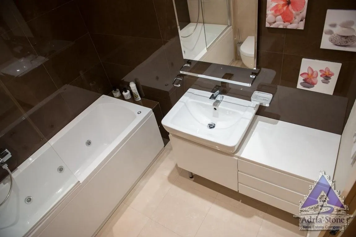 Rent, one bedroom apartment, 77m², Centar, Budva