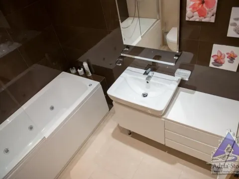 Rent, one bedroom apartment, 77m², Centar, Budva - image 11