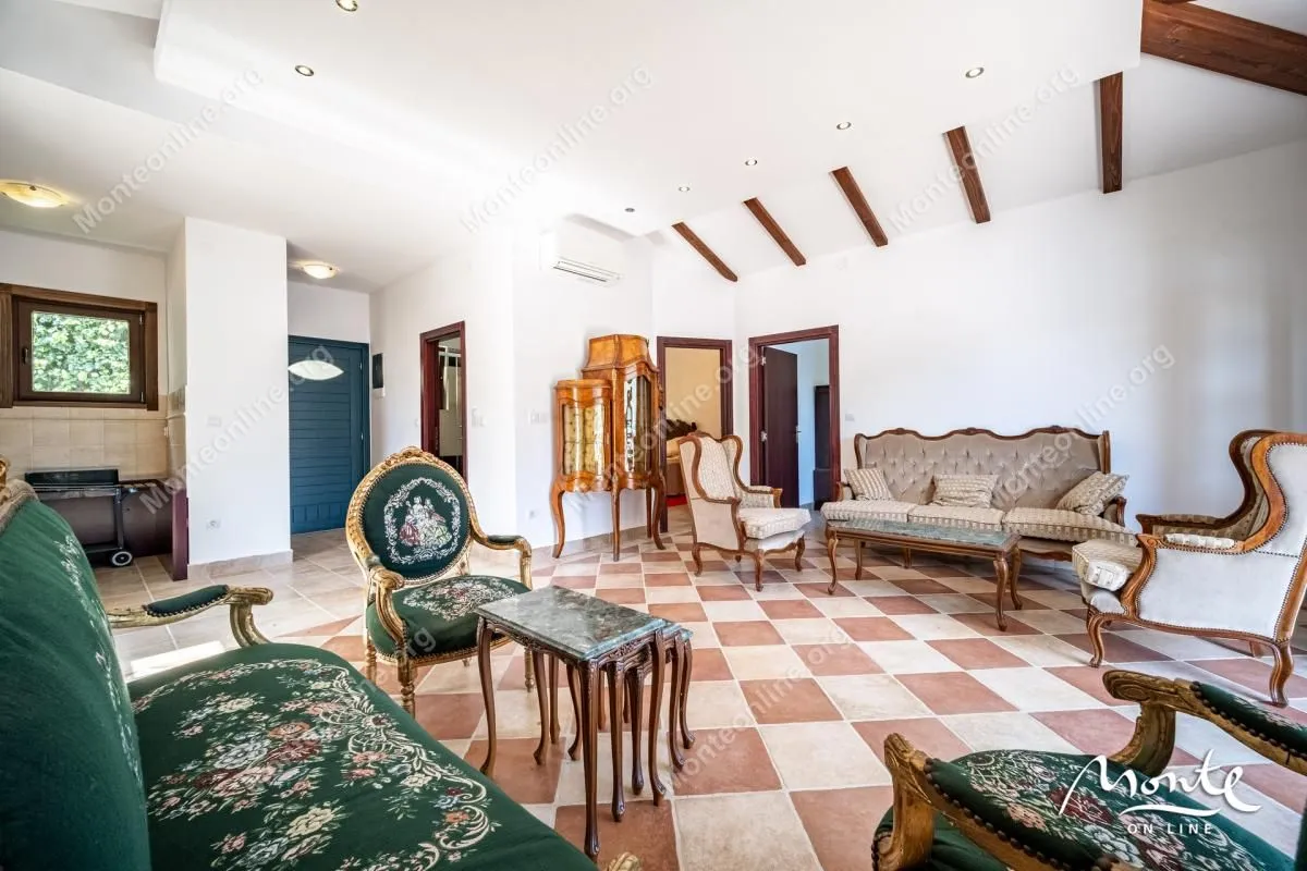 Prodaja, dvosoban stan, 92m², Kostanjica, Kotor