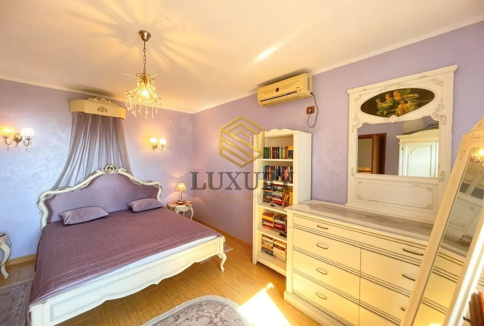 Izdavanje, kuća, 230m², Bečići, Budva
