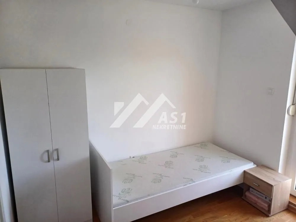 Izdavanje, trosoban stan, 74m², Podbara, Novi Sad Sve Podlokacije