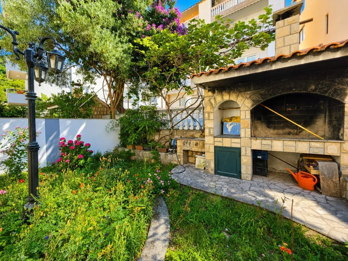 Sale, house, 368m², Bečići, Budva