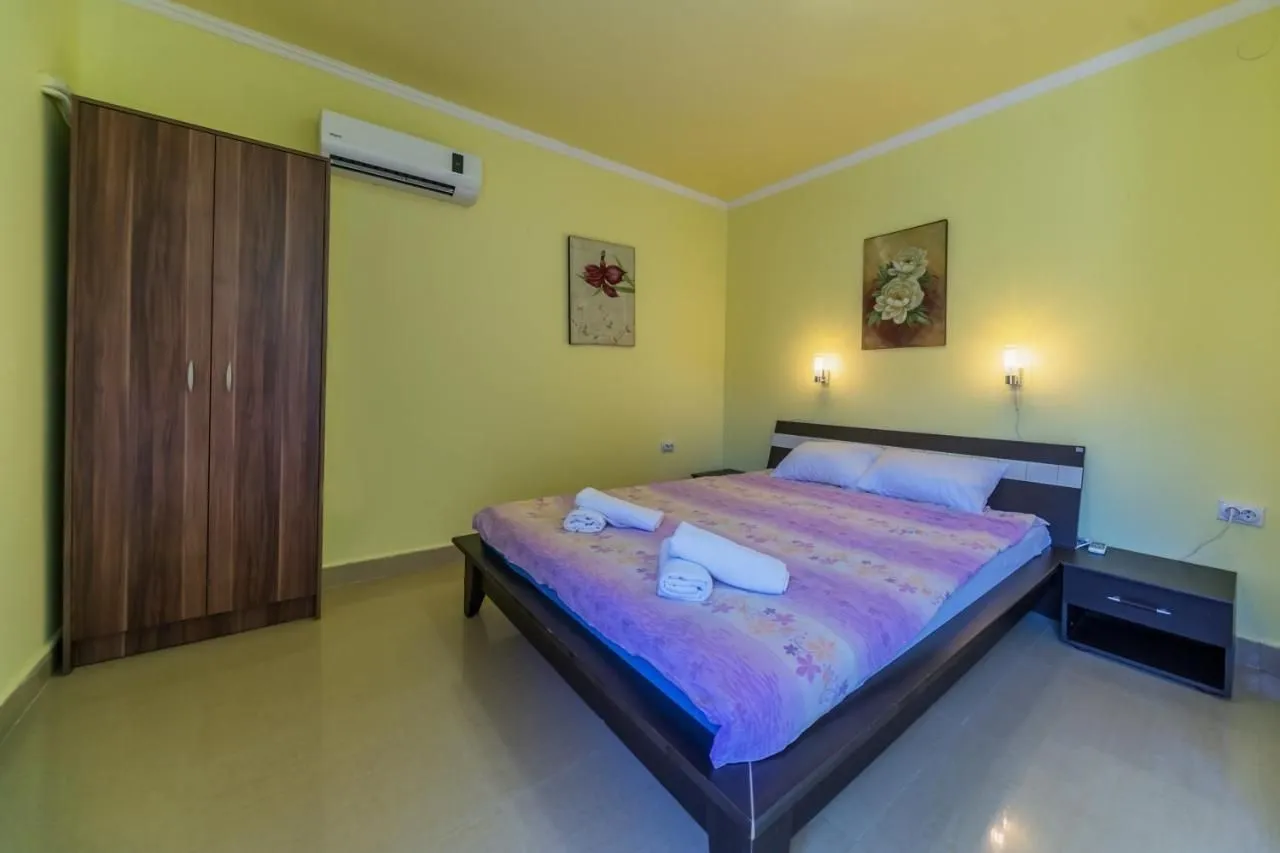 Sale, house, 220m², Đuraševići, Tivat