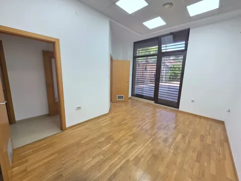 Rent, office space, 120m², Preko Morače, Podgorica - image 2