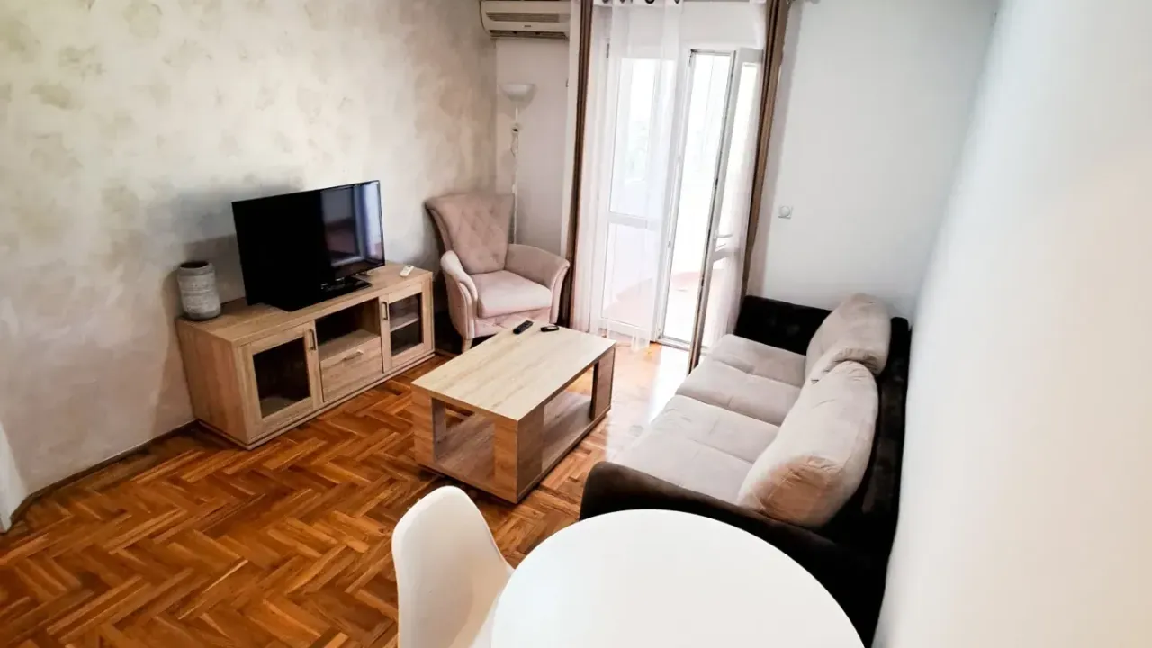 Izdavanje, jednosoban stan, 35m², Centar, Podgorica