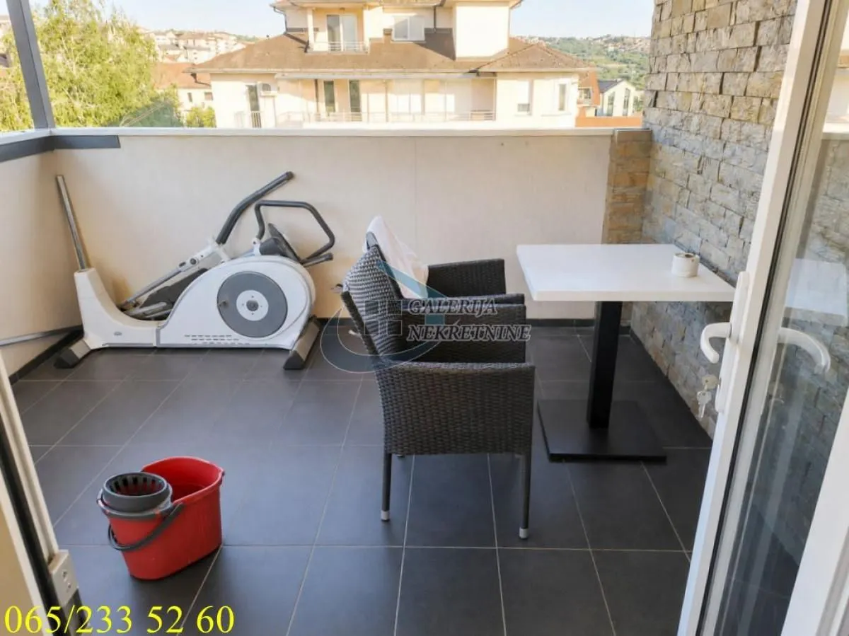 Prodaja, četvorosoban stan, 105m², Vojvode Vlahovica, Beograd