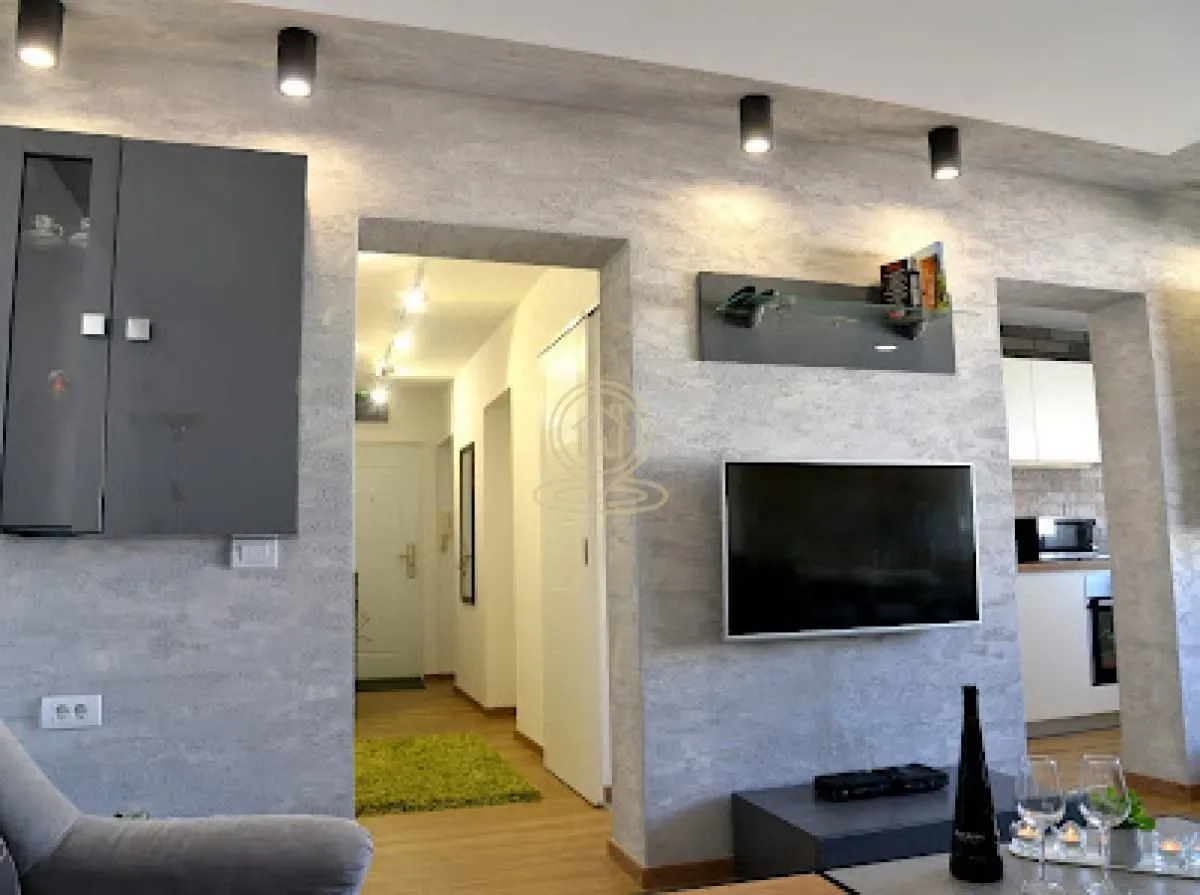 Izdavanje, trosoban stan, 61m², Medijana, Niš