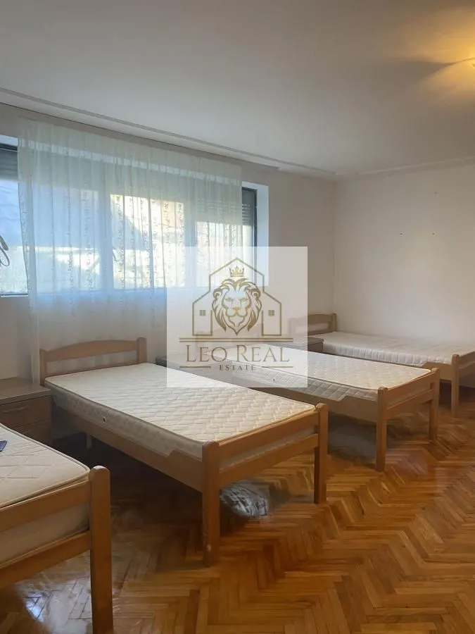 Izdavanje, kuća, 330m², Dobanovci, Surčin