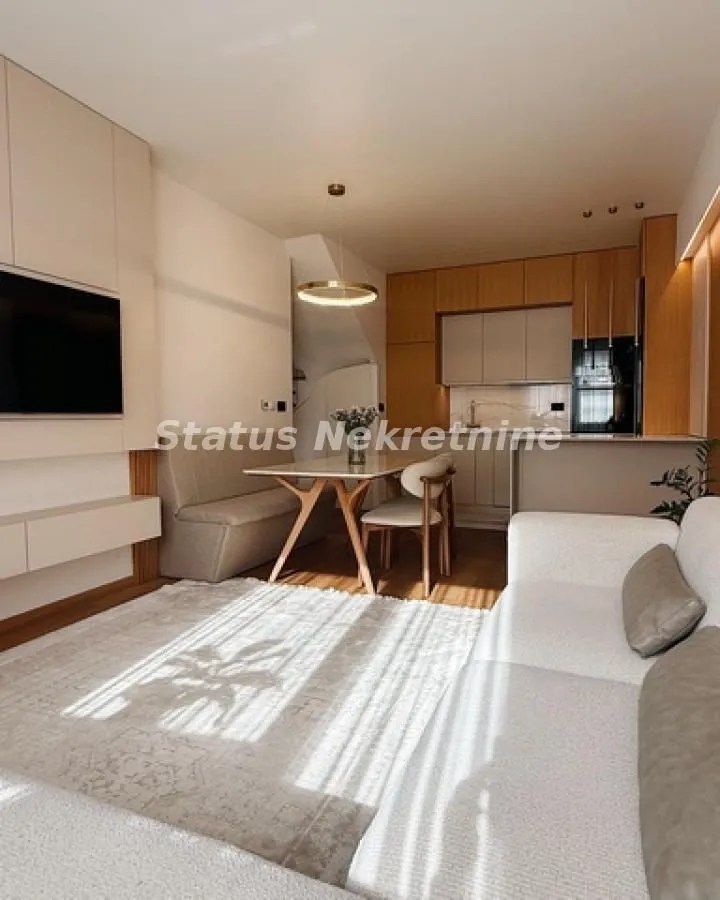 Izdavanje, stan, 112m², Centar, Novi Sad