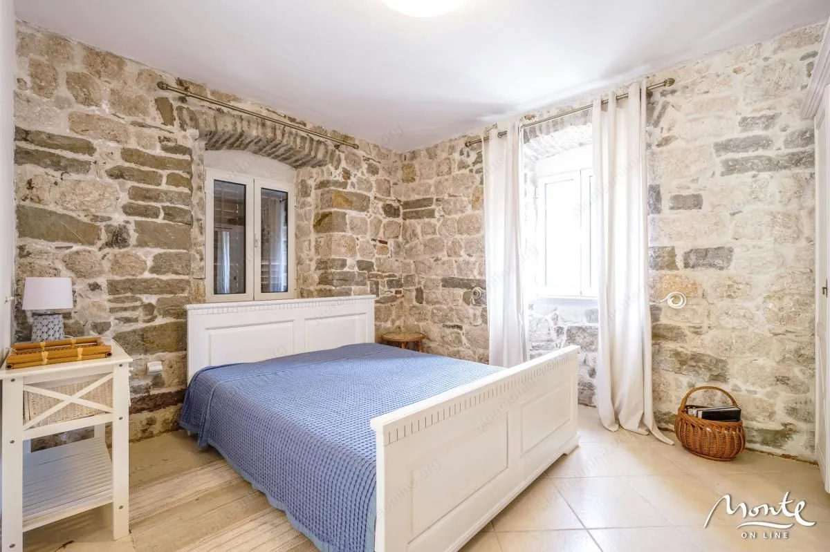 Sale, three bedroom apartment, 80m², Prčanj, Kotor